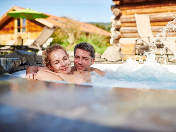 Tout nouveau, situé à côté de la piscine de l'hôtel Oberstdorf, le Gumpen promet une détente absolue dans une eau chaude et bouillonnante.