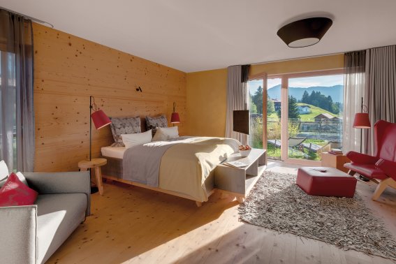 Viel Platz, luxuriöse Ausstattung, mit herrlichem Blick direkt am Pool gelegen - das sind die beliebten Appartements im Allgäu Chalet.