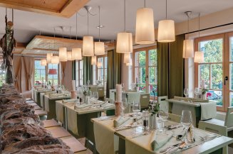 Jeden Tag zum Frühstück und zum Abendessen haben Sie die Wahl! In welchen der unterschiedlich gestalteten Bereiche im Restaurant möchten Sie Platz nehmen?