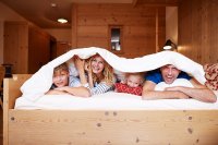 Herzlich Willkommen im Hotel Oberstdorf. Der Familienurlaub im Allgäu kann beginnen! Kuckuck - wir sind alle da!