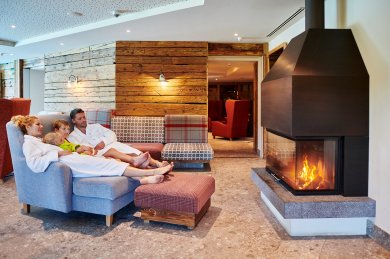 Kuschelzeit am Kamin Familienzeit am Kamin, Relaxxen im Urlaub, Erholung im Allgäu
