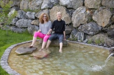 Frisches Quellwasser im Kneippbecken