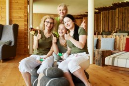 Die Wellness Mädels aus dem Hotel Oberstdorf im Allgäu kümmern sich um das Wohlbefinden der Hotelgäste in der Alpen Wellnesswelt. Die Wellness Mädels