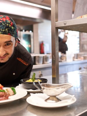 Werde Koch im Hotel Oberstdorf und verwöhne die Hotelgäste mit leckeren Kreationen und Schmankerln, ob morgens, mittags oder abends.