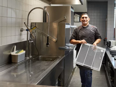 Ob Spüler, Hausdame oder Rezeption - wir brauchen und schätzen jeden einzelnen Job! Lust uns zu unterstützen?