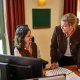 Auszubildende und Ausbilderin Magdalena Sturm an der Rezeption im Hotel Oberstdorf.