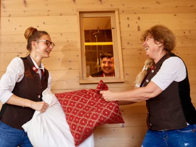 Zimmermädchen und Roomboy werden im Hotel Oberstdorf regelmäßig als Unterstützung des Teams gesucht.