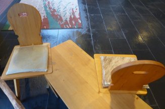 Traditionelle Stühle im Hotel Oberstdorf