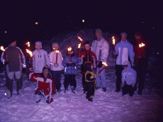 Für unsere kleinen und großen Gäste bieten wir unter fachkundiger Führung kostenlos Abenteuer-Bachwanderungen, geführte Wanderungen, naturkundliche Vorträge und Exkursionen, Führungen durch den Baumlehrpfad, Fackelwanderung, Lagerfeuer, u.v.m.