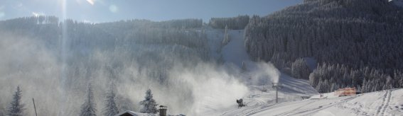 Wunderschöne Winterlandschaft im Skigebiet Alpspitzbahn in Nesselwang im Allgäu. Pistenspaß für die ganze Familie.