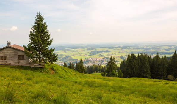 Viele wunderschöne Wanderrouten und andere Aktivitäten, wie Biken und Klettern erwarten die Urlauber in Nesselwang im Allgäu.