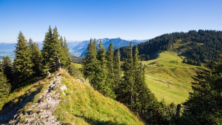 Die Berge beim Wandern genießen