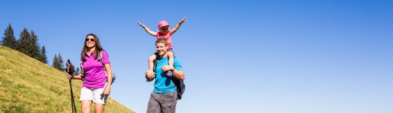 Wandern mit Kindern in Nesselwang auf der Alpspitze im Allgäu. Die KönigsCard bietet tolle Zusatzleistungen für den Familienurlaub in den Bergen.