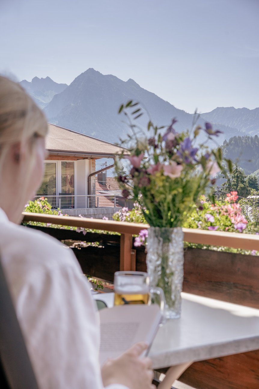 hotelzimmer-in-oberdorf-mit-bergpanorama