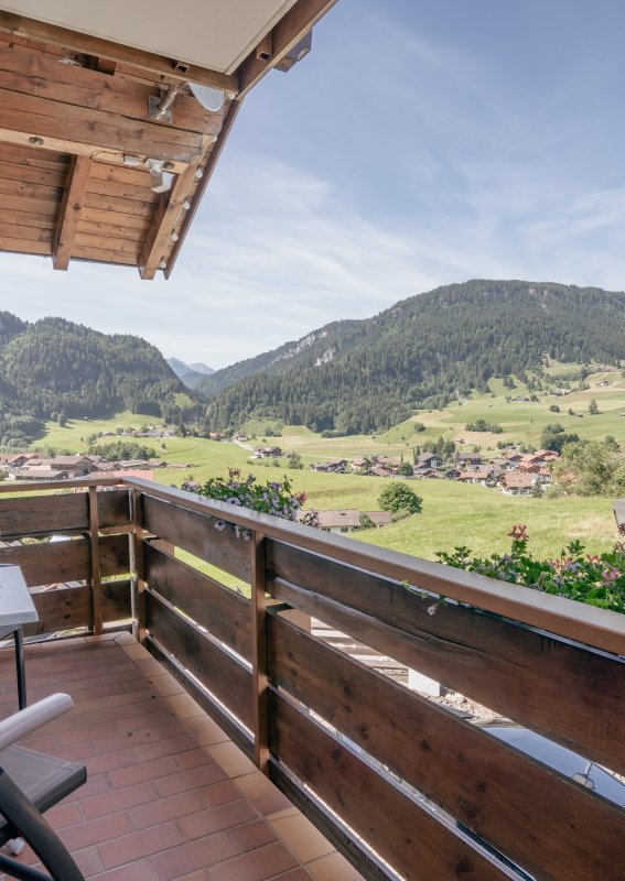 wohnen-im-hotelzimmer-mit-bergblick