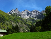 Einödsbach mit Mädelegabel-Gruppe Eines der bekanntesten und eindrücklichsten Bergmassive der Allgäuer Alpen. Trettachspitze, Mädelegabel, Hochfrottspitze