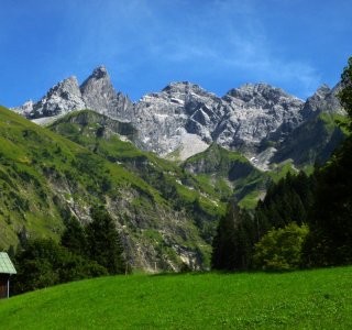 Eines der bekanntesten und eindrücklichsten Bergmassive der Allgäuer Alpen. Trettachspitze, Mädelegabel, Hochfrottspitze