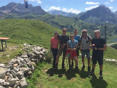 Tolle Truppe  Gastgeber Stefan Helm mit den Hotel Tannhof Gästen!
