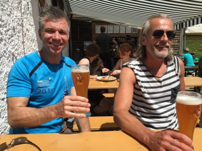 Prost! Verdiente Einkehr an der Widdersteinhütte