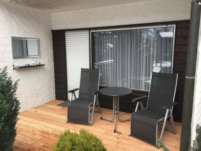 Neue Holzterrassen in den Erdgeschoßzimmern
