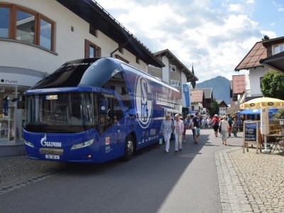 Der Mannschaftsbus in Oberstdorf