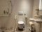 Modernes Badezimmer mit Dusche und WC