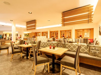 Restaurant 04