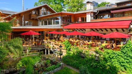 Gartenterrasse mit Kräutergarten