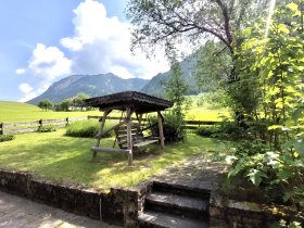 Garten mit Blick in die Bergwelt