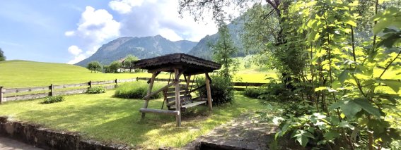 Garten mit Blick in die Bergwelt