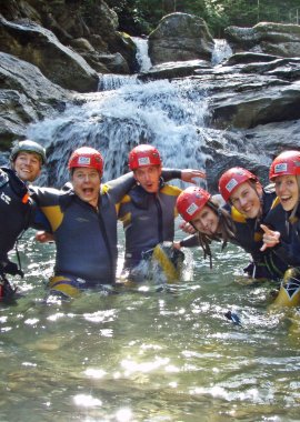 ICO Canyoning Gruppe vor Rutsche