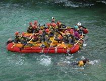 Teams formen und stärken durch Floßbau-Event