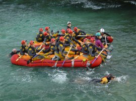 Teams formen und stärken durch Floßbau-Event
