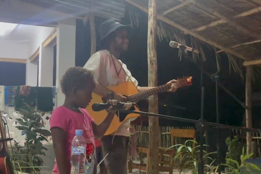 Tanzania, Restaurant, Mädchen, singen