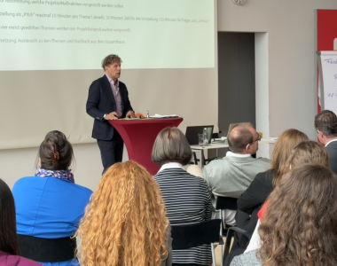 <p>
Transformation gelingt nur mit starken Führungspersönlichkeiten. 
Unsere Leadership-Programme verbinden unternehmerisches Denken, menschliche Entwicklung und konkrete Umsetzung.
</p>
