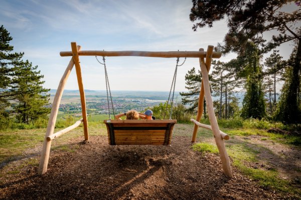 Seele baumeln lassen auf der Panoramaschaukel am Schwanberg