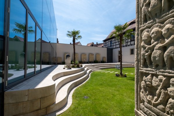 Innenhof des Knauf-Museums