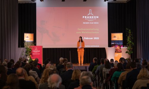 Interessante Vorträge und Best Praktice Beispiele bei der Fachveranstaltung zum Thema Weintourismus in Iphofen