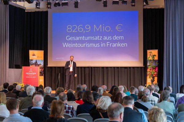 Fachvortrag Wirtschaftsfaktor Weintourismus von Moritz Sporer dwif