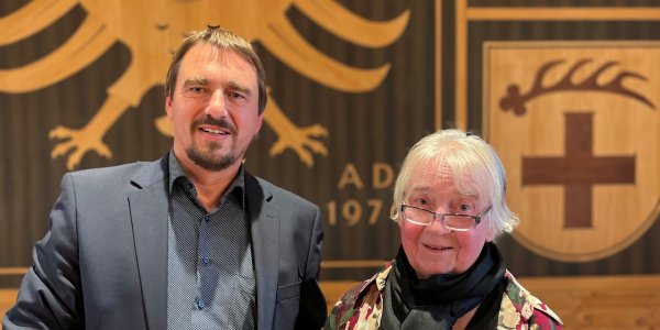 Doris Graenert erhält Ehrenmedaille von Bürgermeister Magenreuter