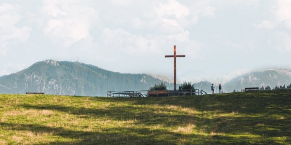 Das Gipfelkreuz des Raggenhorn auf der Adelegg
