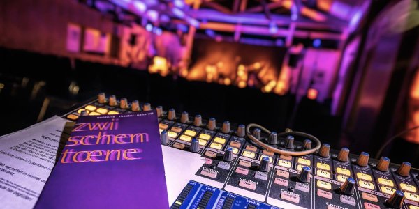 Zwiscehntoene Programmheft