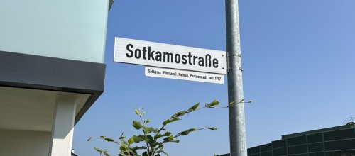 Straßenschild Sotkamostraße quer