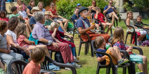 Isnyer Feierabendmarkt Campari, Kunst & Klostergeister im Schloss Isny.