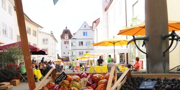 Isnyer Feierabendmarkt Bass & Beats & Blutorangen vereint Roßmarkt und Schlossfestival