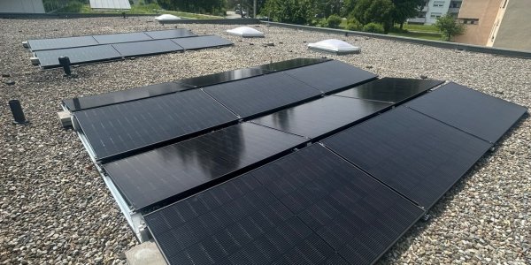 PV-Module Dach Kinderhaus Spatzennest