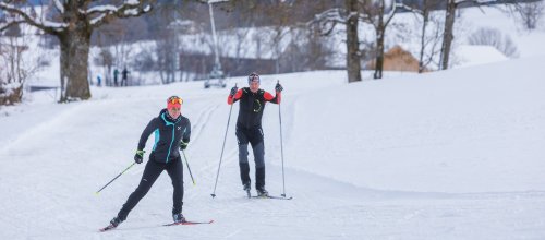 Langläufer auf den Pisten in Isny Top präparierte Langlaufpisten finden Wintersportbegeisterte rund um Isny.