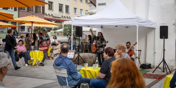 Mit Gitarre, Cello & viel Amore kamen Alessandro & Giacomo von Gap´s Orchestra direkt aus Italien ins Allgäu nach Isny.