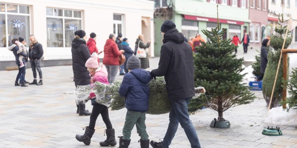 Isny-adventssamstag-christbaumverkauf-abtransport-foto-ernst-fesseler-org
