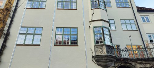 Das Rathaus erstrahlt nach der Sanierung der Fenster in neuem Glanz. Foto: Stadt Isny